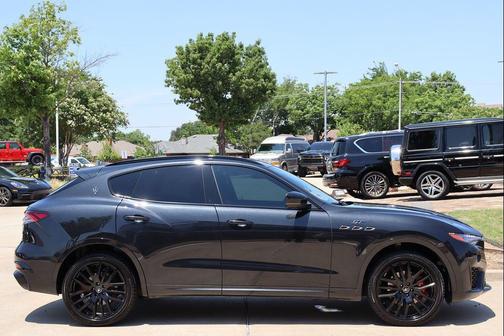 Nero Ribelle Metallic 2022 Maserati Levante GT