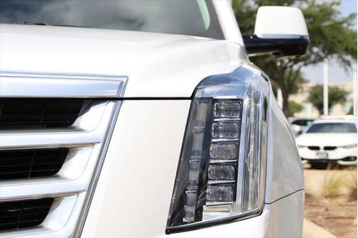 2017 Cadillac Escalade Luxury