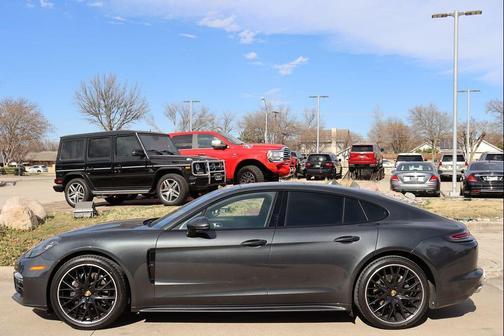 2017 Porsche Panamera 