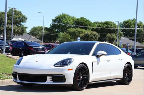 2018 Porsche Panamera 4