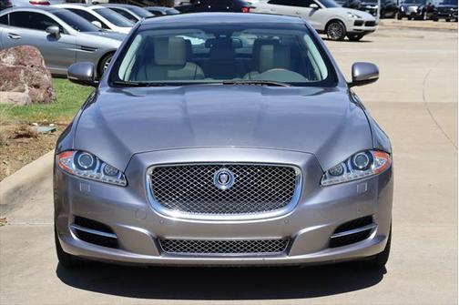 2013 Jaguar XJ Base
