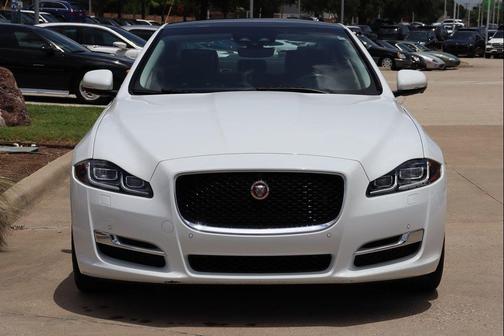 Fuji White 2019 Jaguar XJ R-Sport