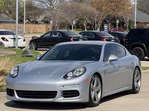2015 Porsche Panamera 4