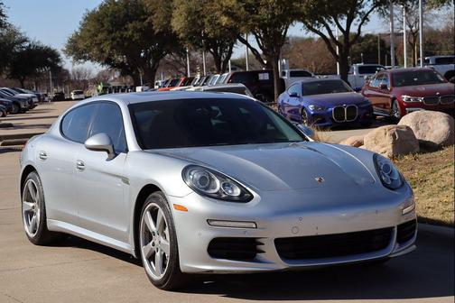 2015 Porsche Panamera 4