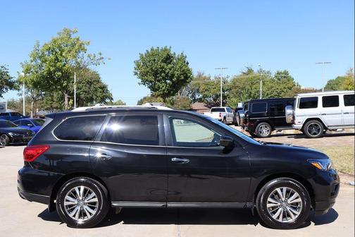 2019 Nissan Pathfinder S