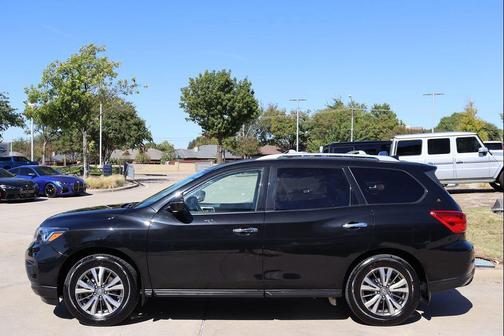 2019 Nissan Pathfinder S