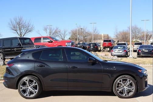 2022 Maserati Levante Modena S