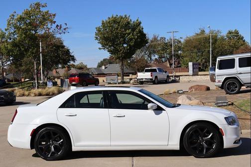 2022 Chrysler 300 S