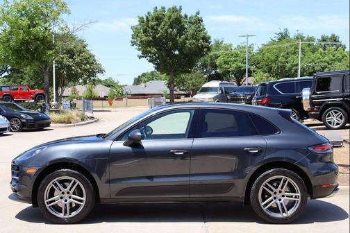 Volcano Grey Metallic 2021 Porsche Macan Macan