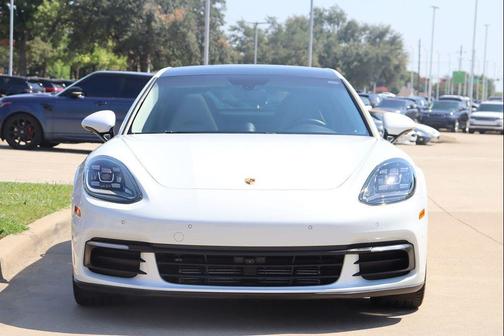 2018 Porsche Panamera 4