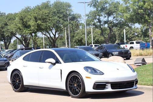 2018 Porsche Panamera 4