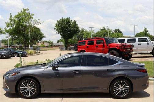 2022 Lexus ES 300h Base