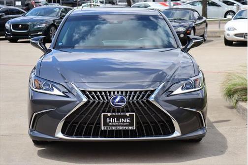 2022 Lexus ES 300h Base