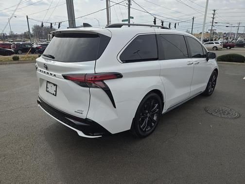 2022 Toyota Sienna XSE 7 Passenger