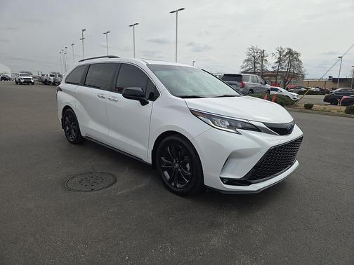 2022 Toyota Sienna XSE 7 Passenger