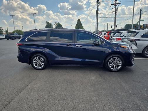 2023 Toyota Sienna Platinum 7 Passenger