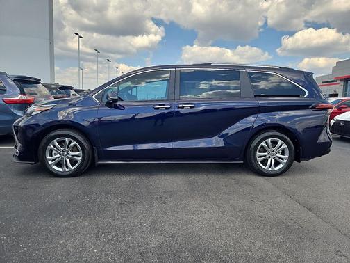 2023 Toyota Sienna Platinum 7 Passenger