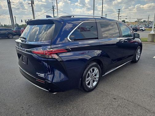 2023 Toyota Sienna Platinum 7 Passenger