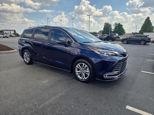 2023 Toyota Sienna Platinum 7 Passenger