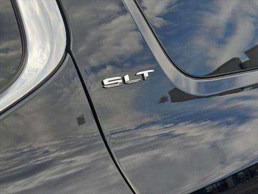 2023 GMC Acadia FWD SLT