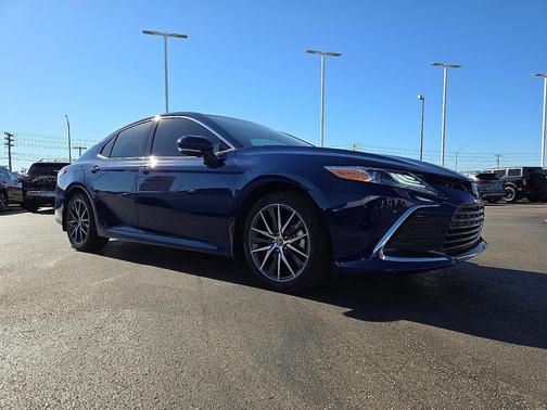 2023 Toyota Camry Hybrid XLE