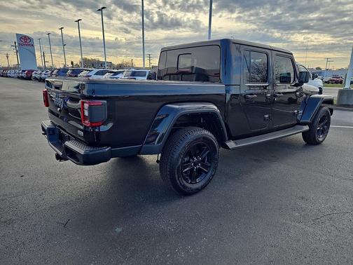 2022 Jeep Gladiator Overland