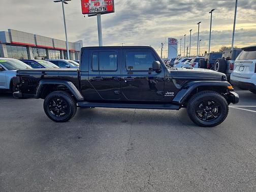 2022 Jeep Gladiator Overland