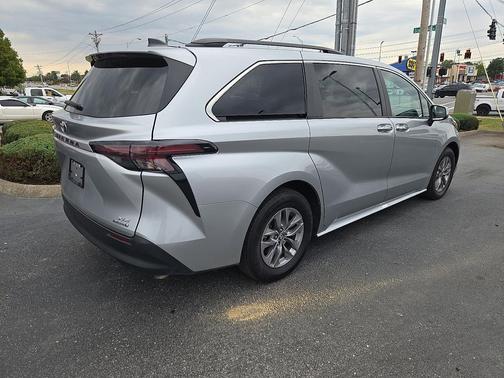 2023 Toyota Sienna XLE