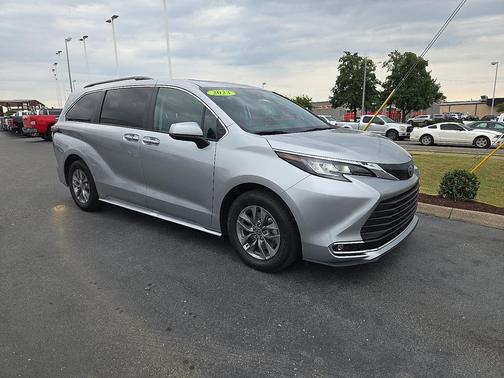 2023 Toyota Sienna XLE