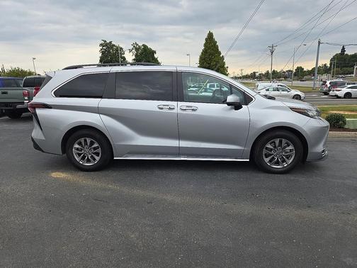 2023 Toyota Sienna XLE