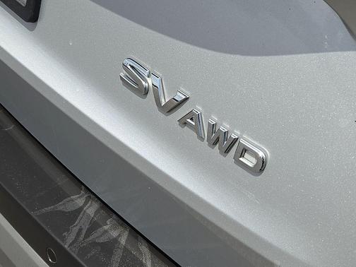 Brilliant Silver Metallic 2023 Nissan Rogue SV