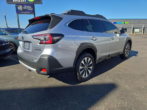 2025 Subaru Outback Touring XT