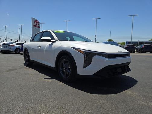 Snow White Pearl 2025 Kia K4 LXS