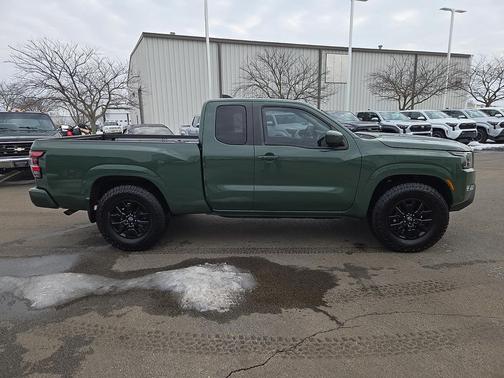 2023 Nissan Frontier SV