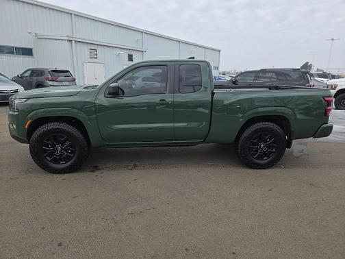 2023 Nissan Frontier SV