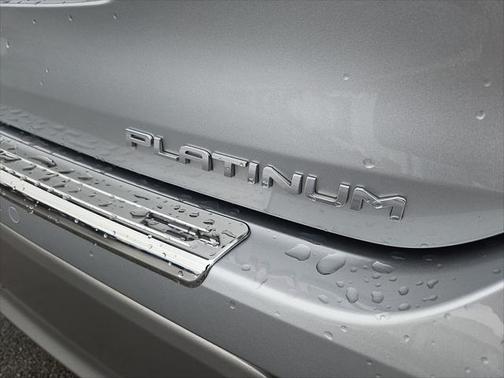 2023 Toyota Highlander Hybrid Platinum