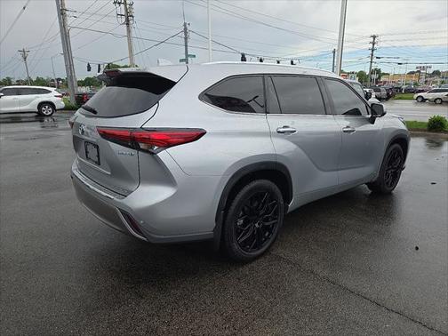 2023 Toyota Highlander Hybrid Platinum