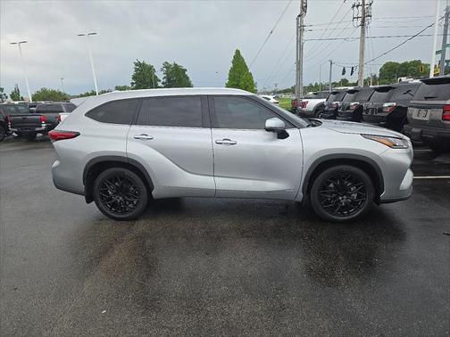 2023 Toyota Highlander Hybrid Platinum