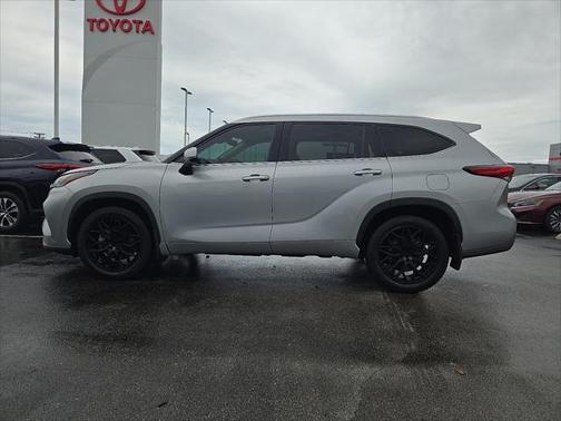 2023 Toyota Highlander Hybrid Platinum