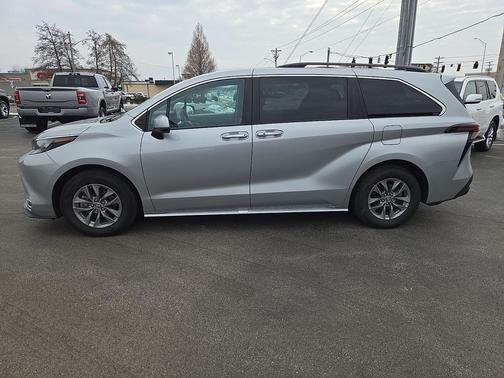 2024 Toyota Sienna XLE
