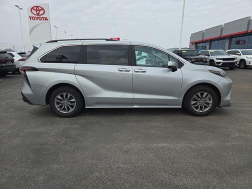 2024 Toyota Sienna XLE