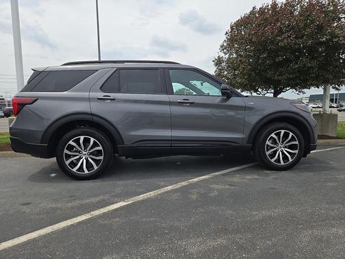 Carbonized Gray Metallic 2025 Ford Explorer ST-Line
