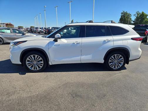 2021 Toyota Highlander Hybrid Platinum