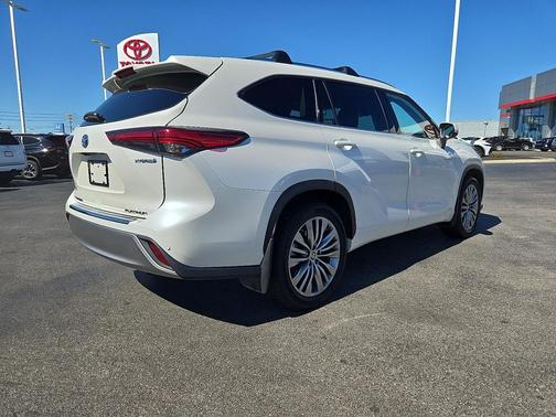 2021 Toyota Highlander Hybrid Platinum