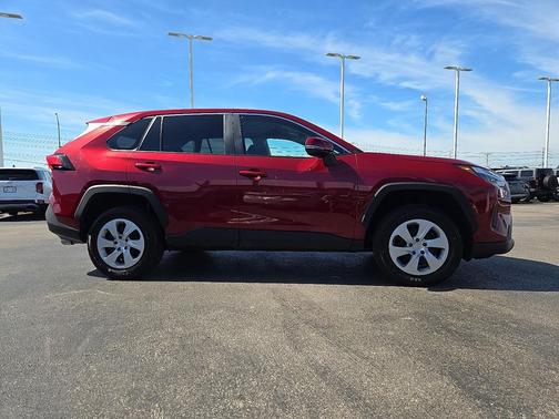 2024 Toyota RAV4 LE