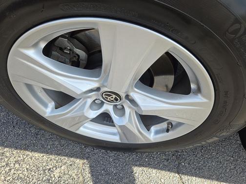 Wind Chill Pearl 2025 Toyota Highlander LE