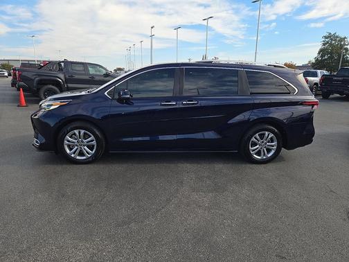 2022 Toyota Sienna Platinum