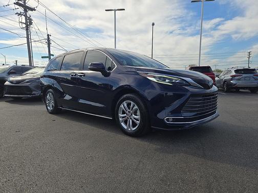 2022 Toyota Sienna Platinum