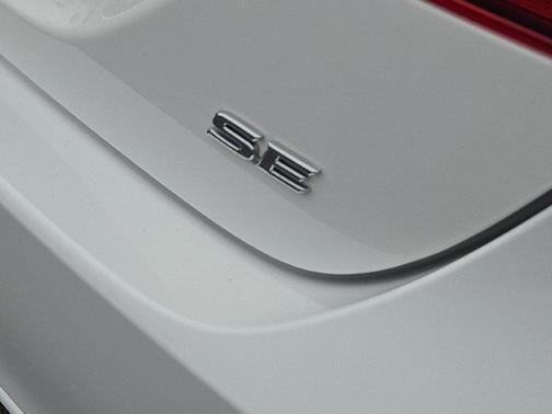 Ice 2024 Toyota Camry SE