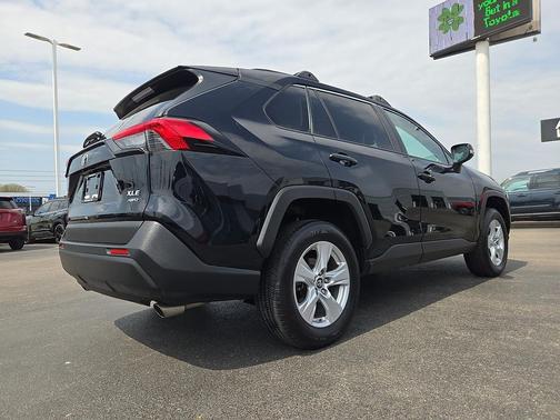 Midnight Black Metallic 2019 Toyota RAV4 XLE